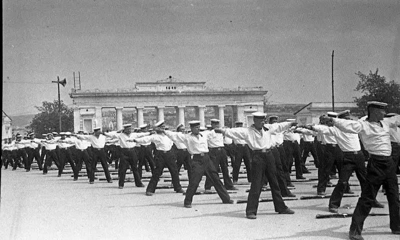    -      1946 