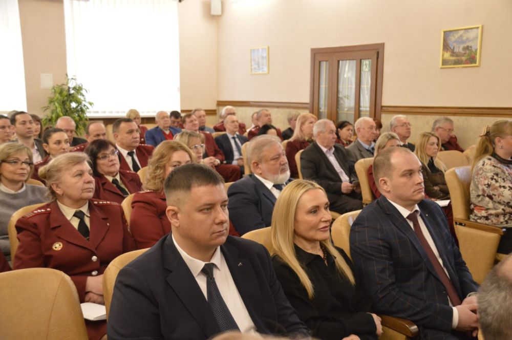 Илья Пестерников: Принял участие в работе коллегии Межрегионального управления Роспотребнадзора по Республике Крым и городу Севастополю, на которой были подведены итоги деятельности Управления и озвучены задачи на 2025 год Илья Пестерников: Принял участие в работе коллегии Межрегионального управления Роспотребнадзора по Республике Крым и городу Севастополю, на которой были подведены итоги деятельности Управления и озвучены задачи на 2025 год