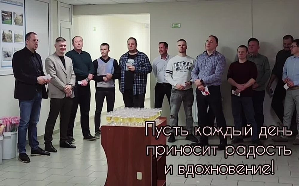 Дорогие женщины!. Мы здравляем вас с Международным женским днем 8 марта! Этот день напоминает нам о том, как важна ваша роль в нашей жизни и обществе. Ваша сила, мудрость и доброта вдохновляют нас каждый день