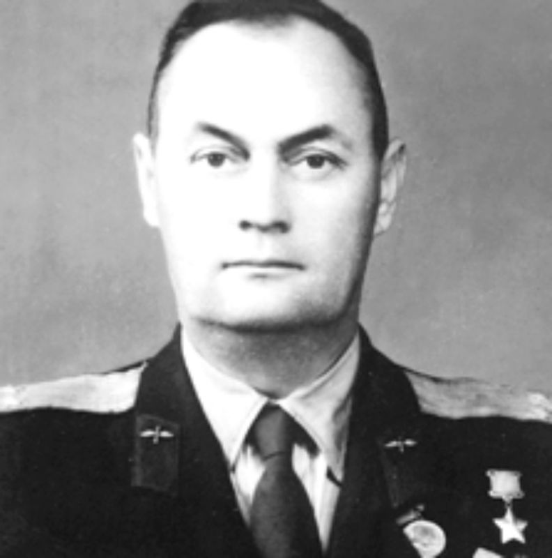 Сегодня исполнилось 113 лет со дня рождения лётчика, Героя Советского Союза Абдураима Решидова