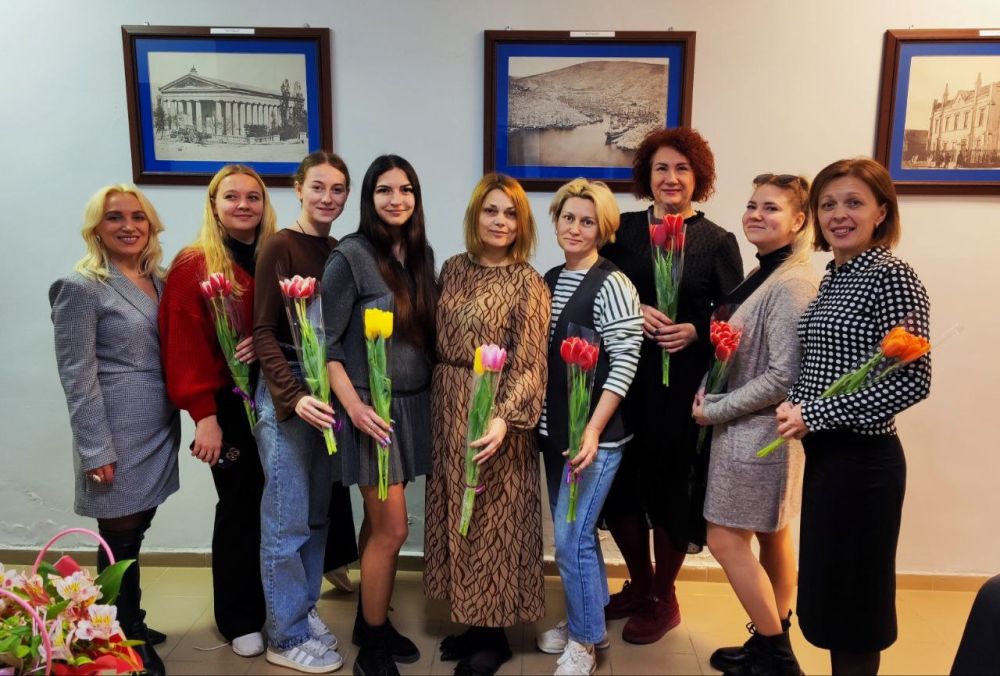 Дорогие женщины, поздравляем вас с Международным женским днём!