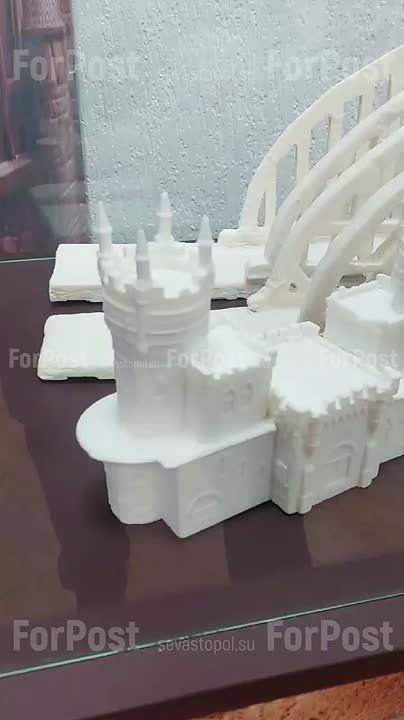 Бело-шоколадного Крымского моста и длиной 1 метр, высотой 30 см и весом 12 кг и Мусиного Ласточкина гнезда всем в ленту — облизнуться, но удержать пост!