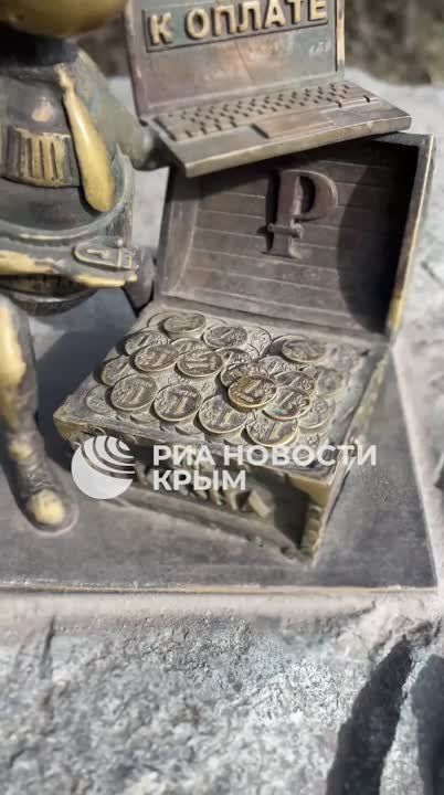 Успешно сводить дебет с кредитом – обязанность пчелки Казначея