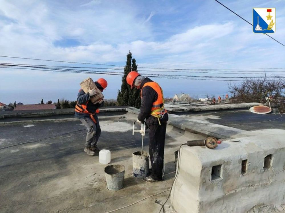 100 крыш должны отремонтировать в Севастополе в этом году