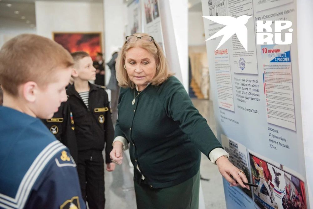 В стенах Нахимовского училища открылась выставка, посвященная возвращению домой Севастополя и Крыма