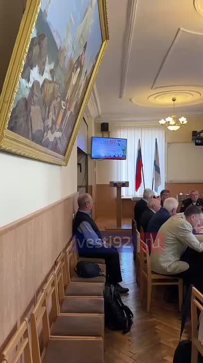 В Севастополе в преддверии годовщины воссоединения Крыма и России прошло ежегодное заседание «Круглого стола» института стран СНГ, военно-научного общества Черноморского флота и Союза журналистов