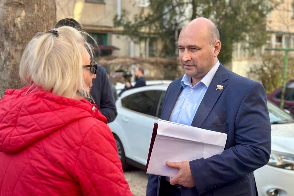 Владимир Немцев: Встретился с жителями домов №4 и №6 по улице Репина для обсуждения предстоящего благоустройства внутридворовой территории