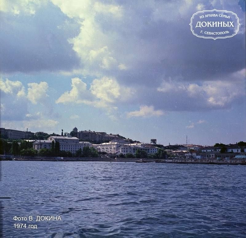 Вид на Артбухту и город с акватории Севастопольской бухты в 1974 году