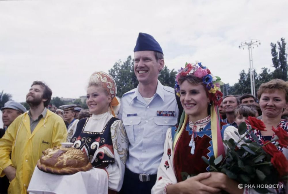 Американские корабли в Севастополе, исчезновение мяса и энергокризис: как жил Крым при Горбачеве