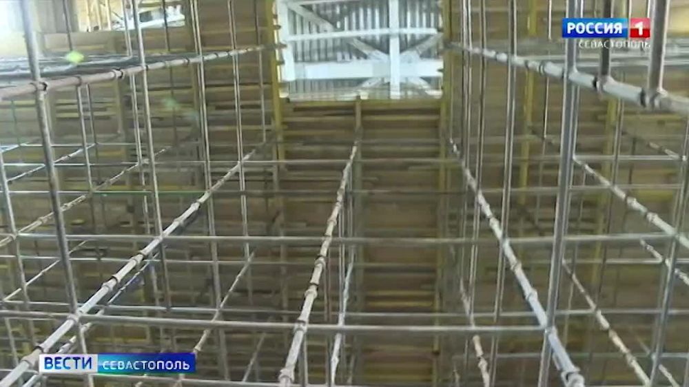 "Теперь он действительно парит над землёй": строители завершили монтаж всех металлоконструкций будущего Театра оперы и балета