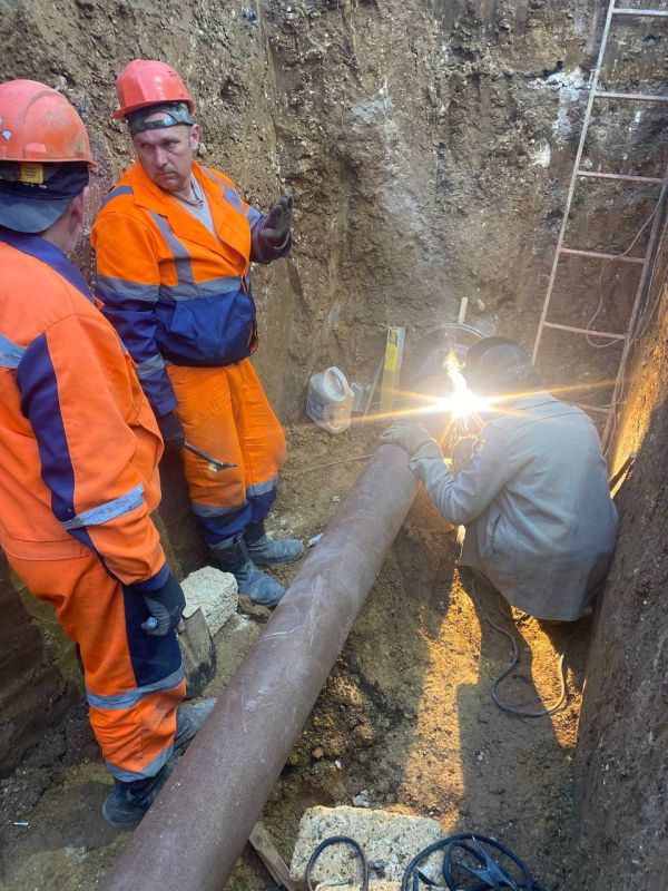 Водоканал: Рабочие моменты. Замена аварийного участка трубы