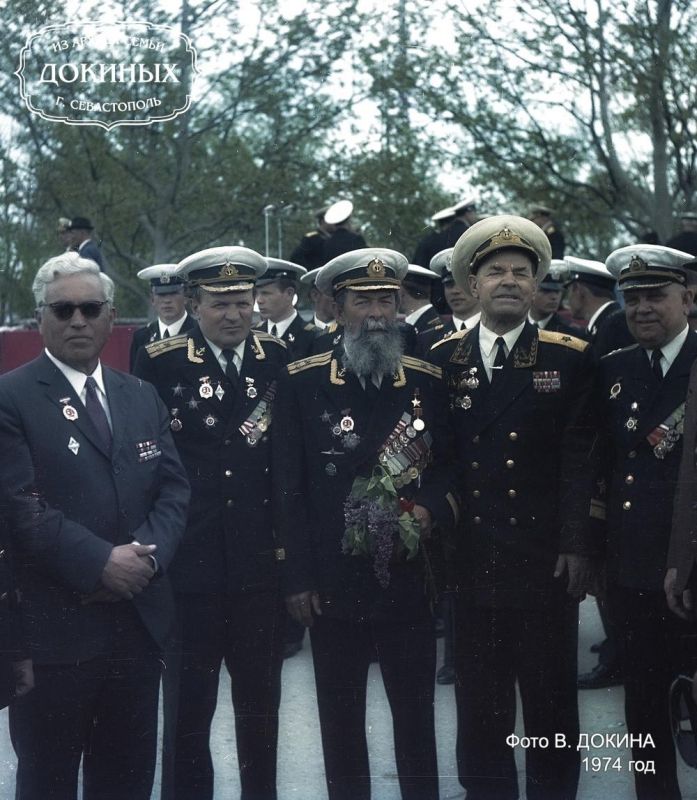 Площадь Нахимова 9 мая 1974 года — 30 лет освобождения Севастополя от немецко-фашистских захватчиков