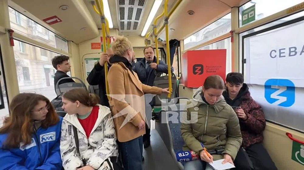 В Севастополе пассажиры «троллейбуса-лектория» узнали о событиях Русской весны