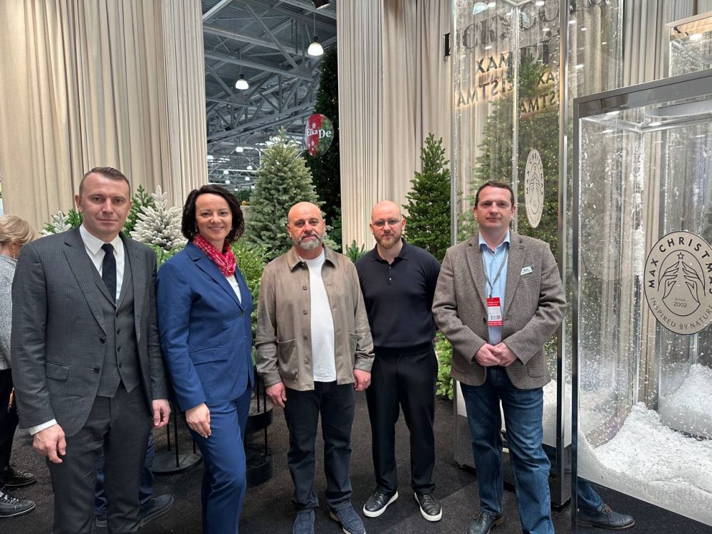 Мария Литовко: Также посетили стенд севастопольского предприятия «Макс Кристмас» в Международном выставочном центре «Крокус Экспо»