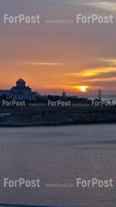 Владимирский собор в лучах закатного солнца