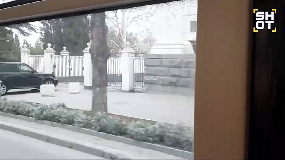 Рендж Ровер, под которым нашли подозрительный свёрток у Заксобрания в Севастополе, предварительно, принадлежит сенатору Совфеда Сергею Колбину