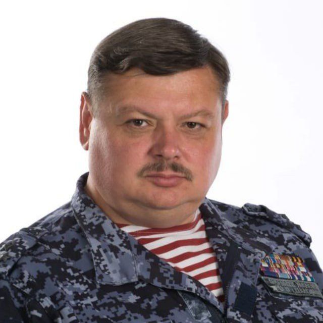 Машина с подозрительным свертком в Севастополе принадлежит бывшему командиру украинского "Беркута" и ныне сенатору Совфеда Сергею Колбину, который разгонял Майдан