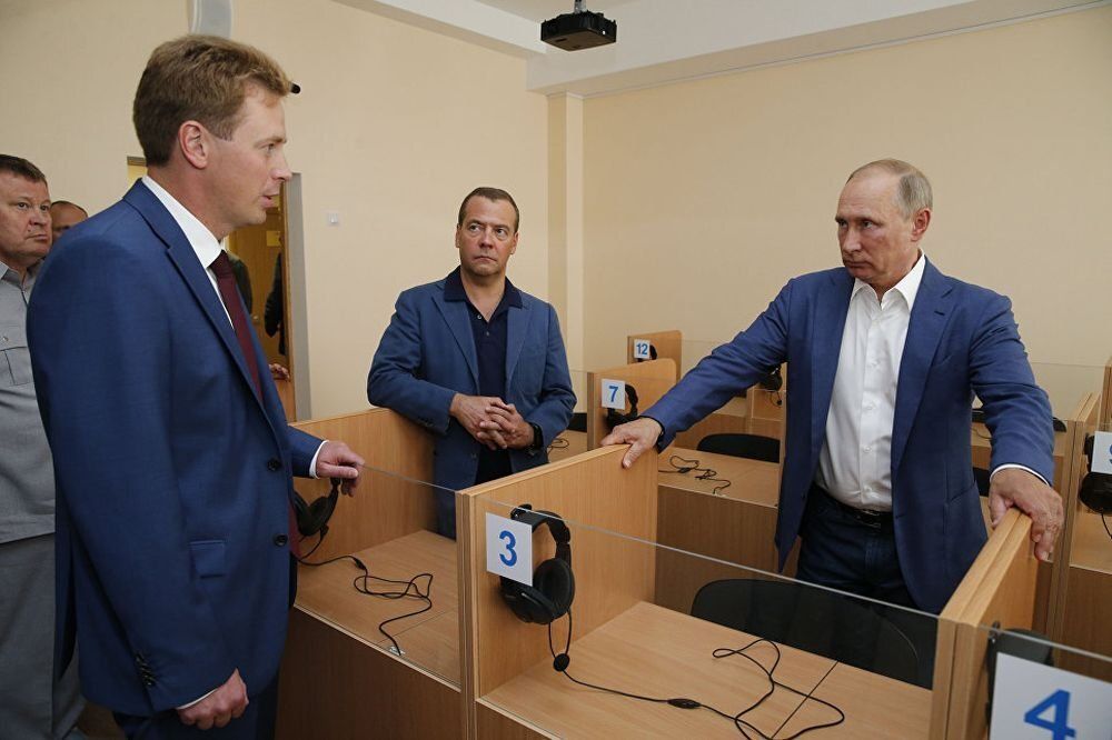 У британца Овсянникова, руководившего русским Севастополем, и папаша с семьёй – подданные короля