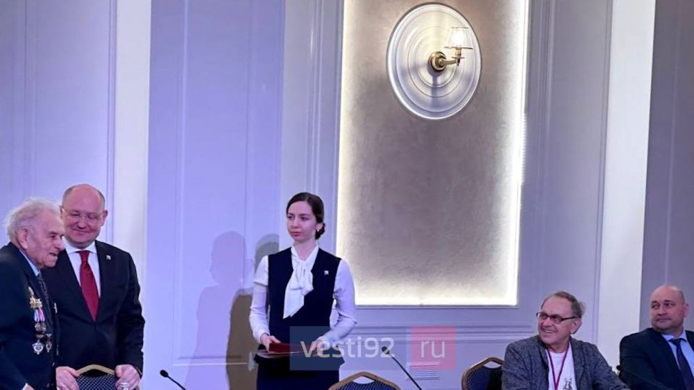 �� ������ 80-� ��������� ������ � 81-� ��������� ������������ ����������� � ������-����� �������� ����� 300 ����������� �����������