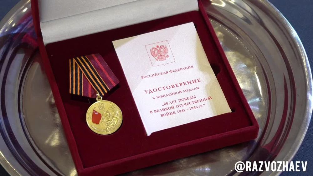 ������ 300 ����������� ����������� �������� � ����������� � 80-� ��������� ������� ������