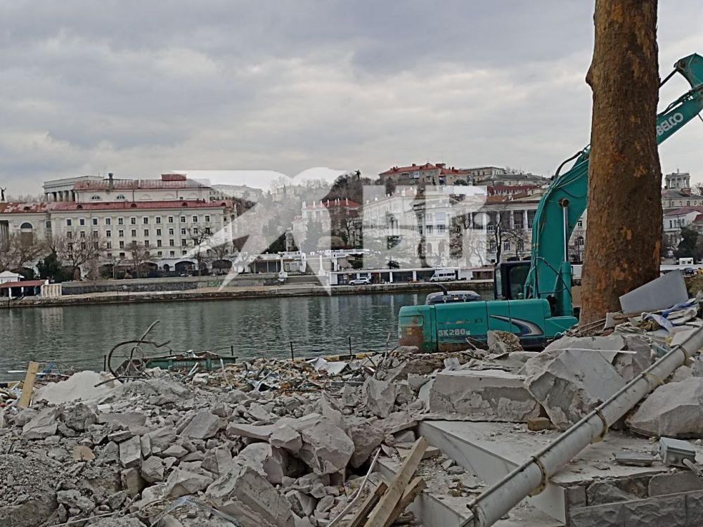 Ресторан "Seavas" на набережной почти демонтировали