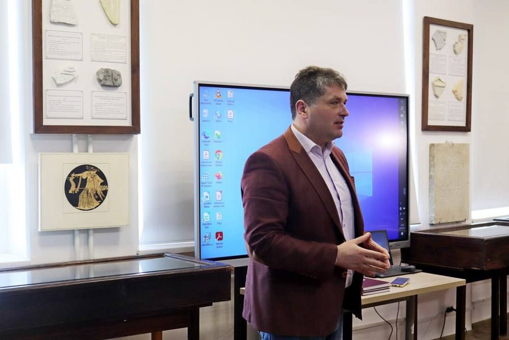 � ����� �������� ����� ������� � ���������� ��������� �������������