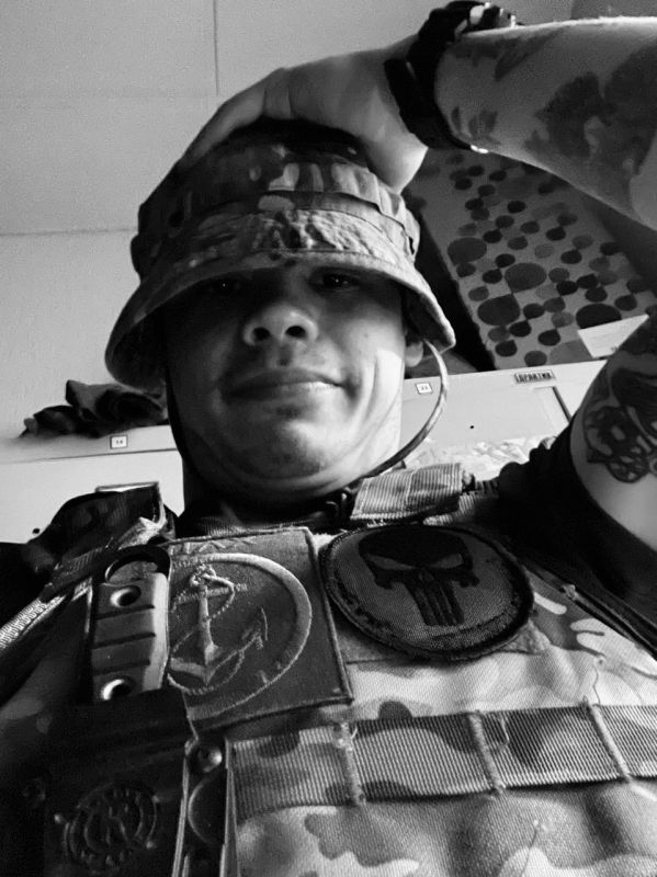 Сегодня проводили в последний путь гвардии младшего лейтенанта, командира взвода Вячеслава Чунихина, рядового, старшего стрелка штурмового отделения Никиту а Лапаткина и гвардии рядового, стрелка мотострелкового отделения...