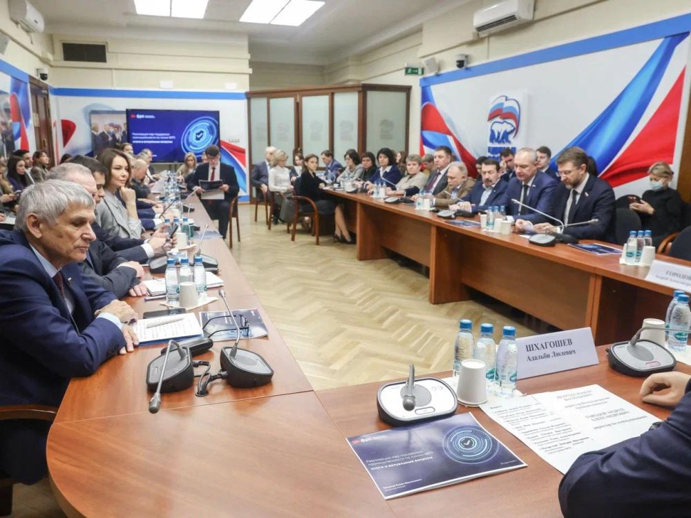 Татьяна Лобач: Состоялось заседание внутрифракционной группы замруководителя фракции «Единая Россия» Адальби Шхагошева с участием директора Фонда развития промышленности (ФРП) Романа Петруцы, который рассказал о результатах...