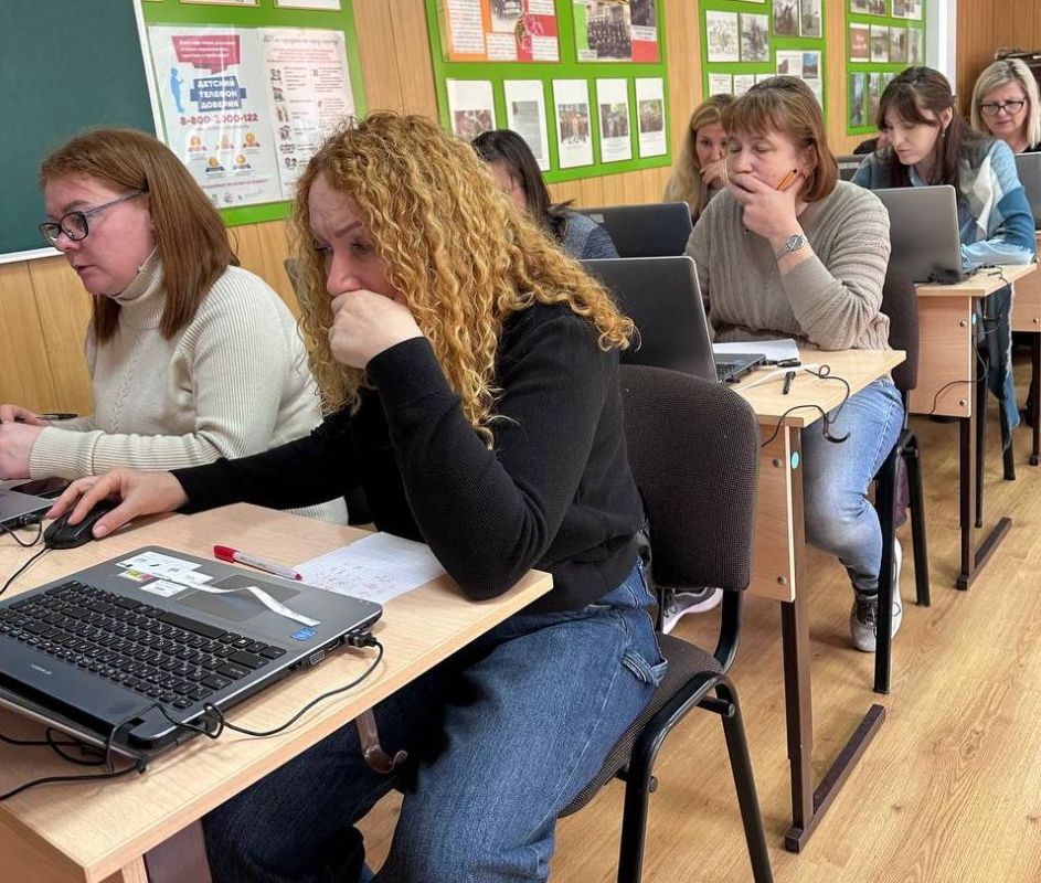 Более 200 севастопольских учителей естественно-научных дисциплин проходят независимую оценку компетенций