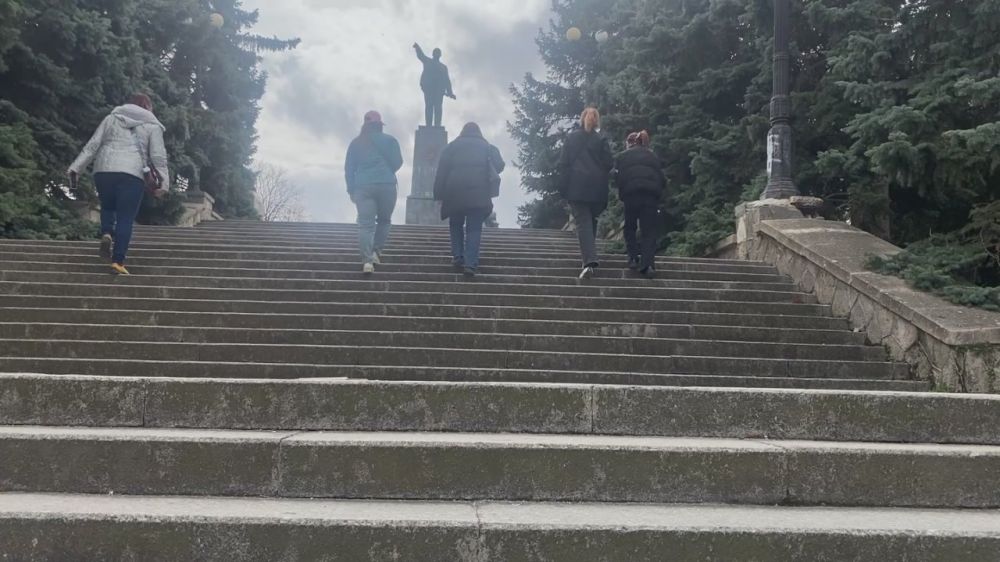 В рамках сотрудничества с Севастопольским торгово-экономическим техникумом Центр развития туризма города Севастополя (ЦРТ) принял на практику студентов, обучающихся по направлению “Туризм”!