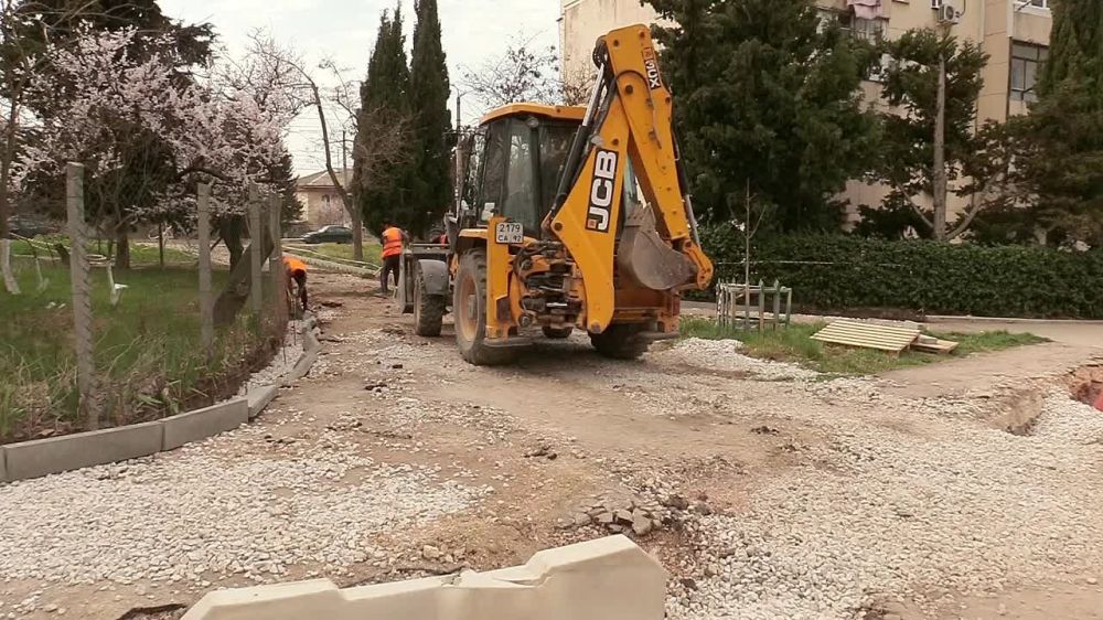 Внутриквартальную дорогу во дворе дома № 79 по улице Хрусталёва планируют сдать в апреле