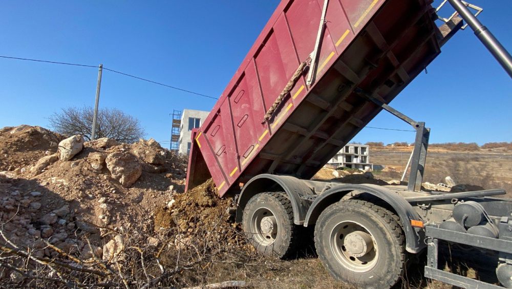 В Севастополе выявили сброс грунта с автомобиля