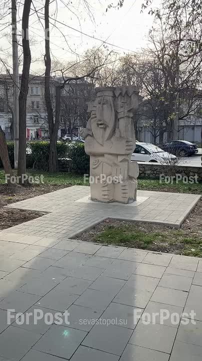 К скульптурам Яковлева в Комсомольском парке им. Марии Байды проложили дорожки