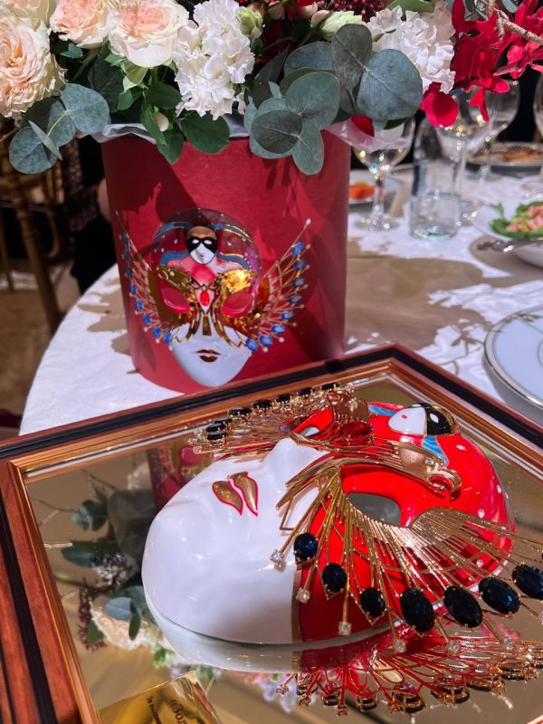 Ольга Казакова: В Большом театре состоялось награждение лауреатов специальных премий "Золотой маски" - "За выдающийся вклад в развитие театрального искусства" и “За поддержку театрального искусства России”