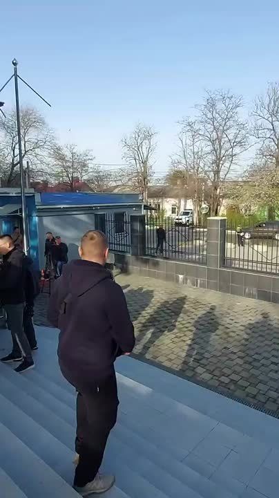 � ����������� �� ���������� ��� "����" �������� ��������� �������� � �������� � ��� ��������� "��������" ����������� ����������