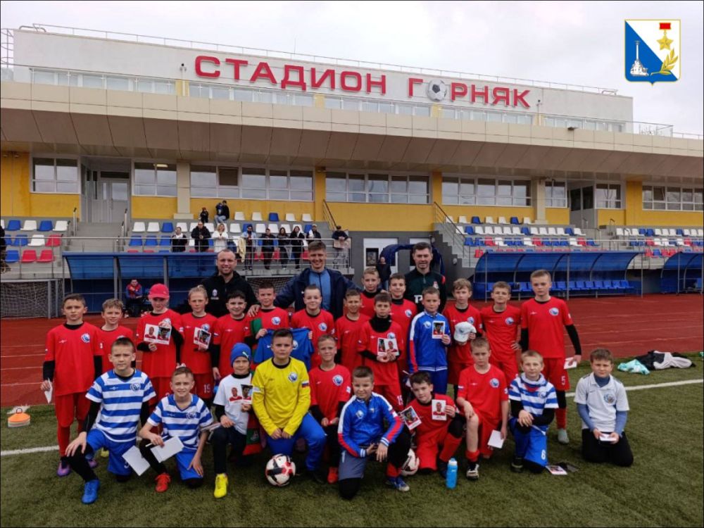 Знаменитые футболисты провели мастер-класс для севастопольских ребят