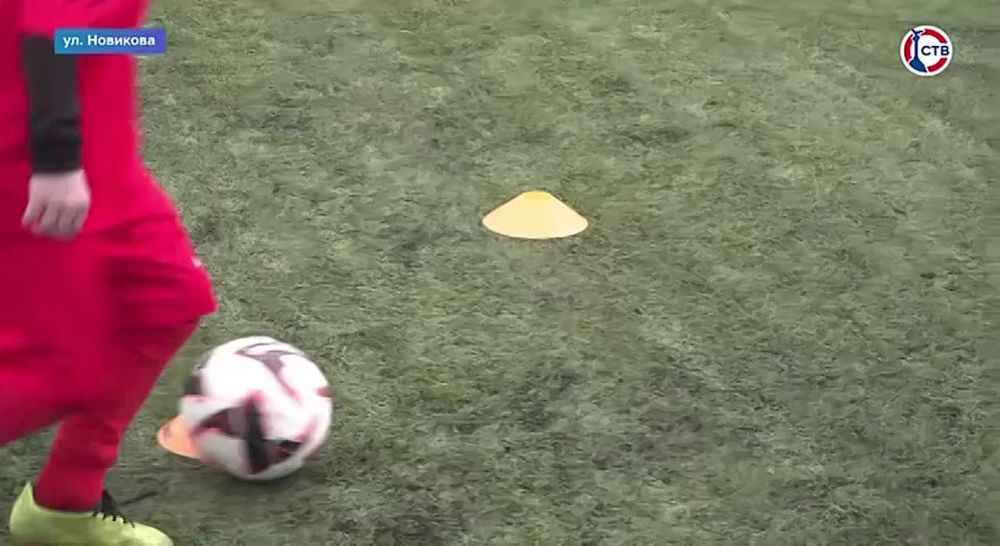 Российские футболисты Динияр Билялетдинов и Денис Глушаков провели мастер-класс для севастопольских спортсменов