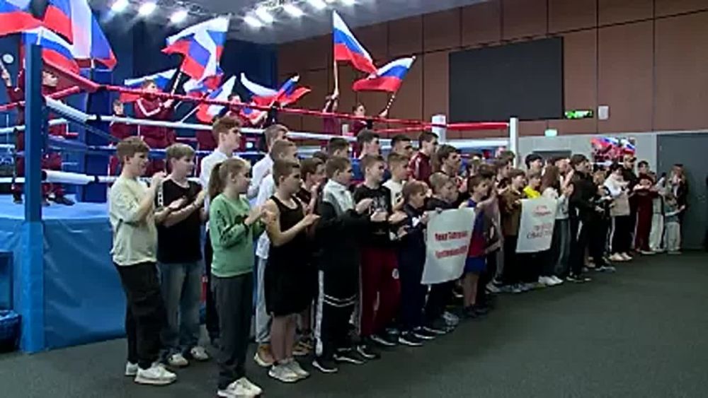 Чемпионку мира по боксу Елену Гапешину встретили в Севастополе