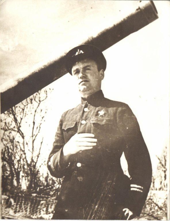 Алексей Павлович Матюхин — герой второй обороны Севастополя, командир 111-й батареи на Малаховом кургане, капитан-лейтенант, командир БЧ-2 эсминца «Совершенный»