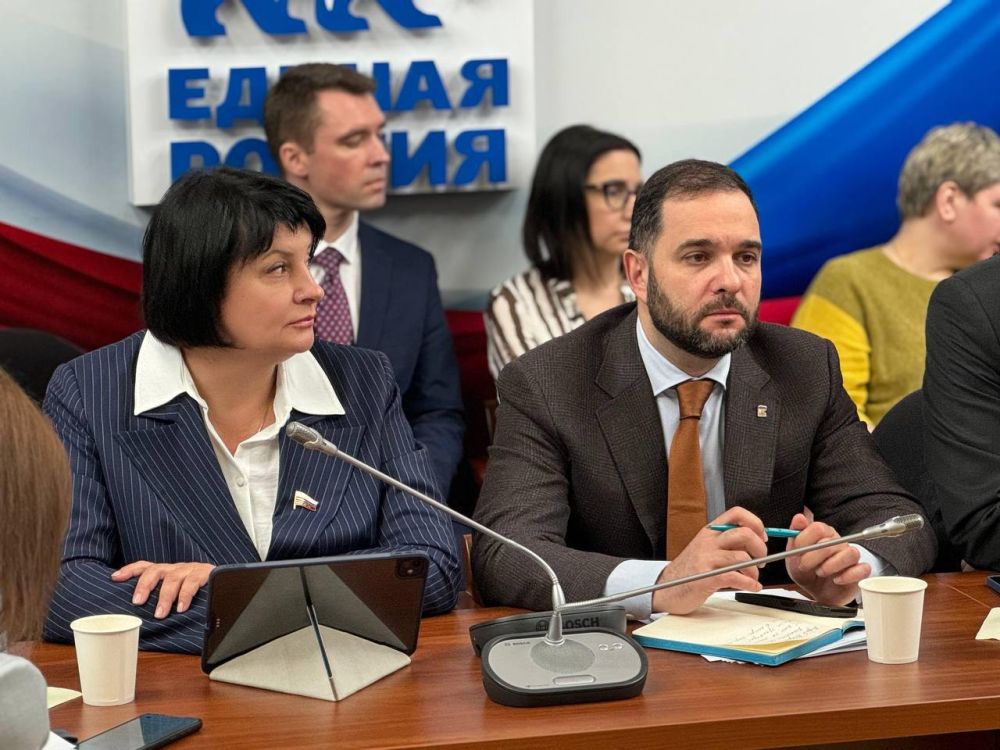 Татьяна Лобач: Состоялось заседание внутрифракционной группы замруководителя фракции «Единая Россия» Адальби Шхагошева с участием генерального директора ПАО «Россети» Андреем Рюминым, который рассказал о ключевых проектах...