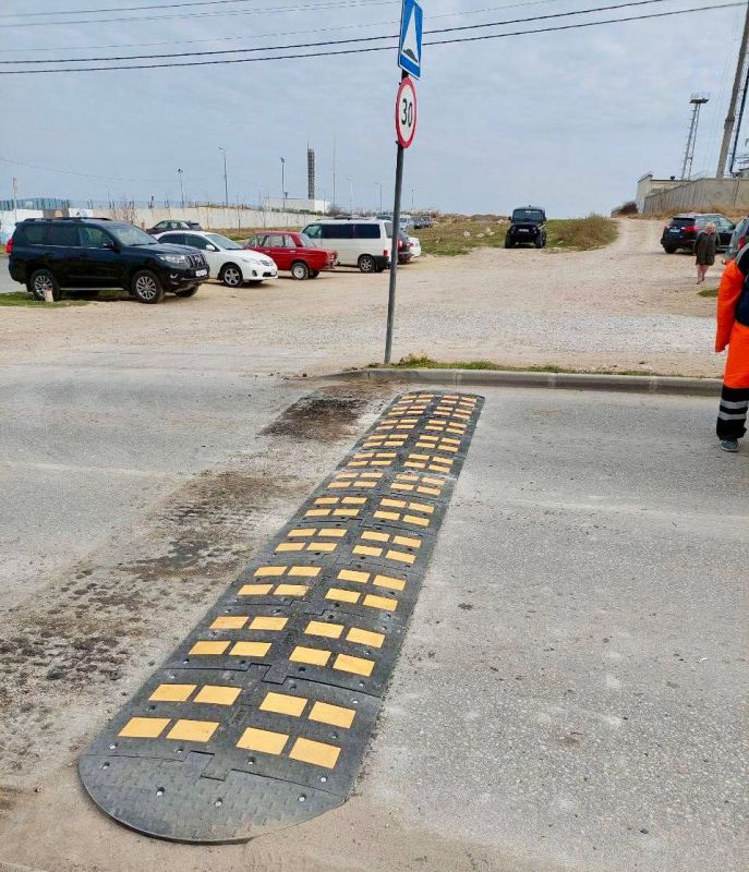 В Севастополе устанавливают «лежачие полицейские»