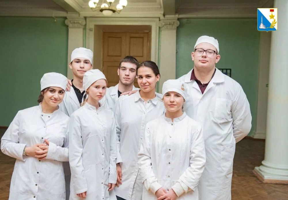 Директор департамента здравоохранения Севастополя Виталий Денисов и представители всех государственных медицинских организаций посетили Институт фундаментальной медицины и здоровьесбережения