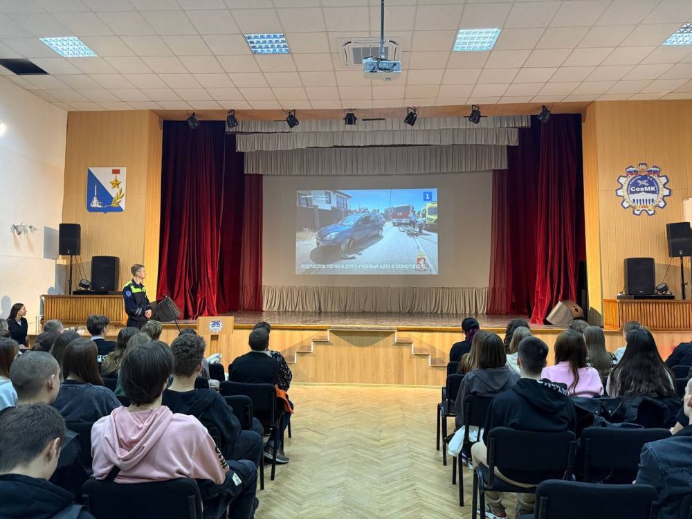 Севастопольские автоинспекторы совместно с сотрудником наркоконтроля провели профилактическое занятие со студентами колледжа