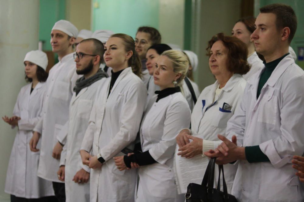 Виталий Денисов: Сегодня с директором института фундаментальной медицины и здоровьесбережения Севастопольского государственного университета Кадочниковым Дмитрием Сергеевичем провели встречу со студентами