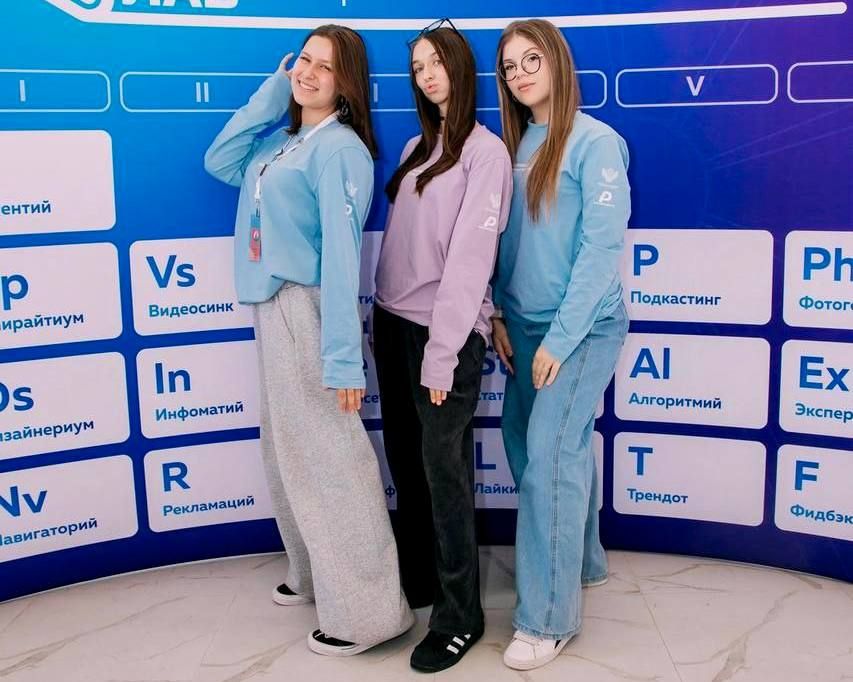 Море идей и инициатив. В ВДЦ «Океан» прошла Всероссийская смена «МедиаЛаб»! В течение трёх недель более 200 школьников изучали секреты создания и продвижения контента, общались с известными журналистами, блогерами и учились... Море идей и инициатив. В ВДЦ «Океан» прошла Всероссийская смена «МедиаЛаб»! В течение трёх недель более 200 школьников изучали секреты создания и продвижения контента, общались с известными журналистами, блогерами и учились...