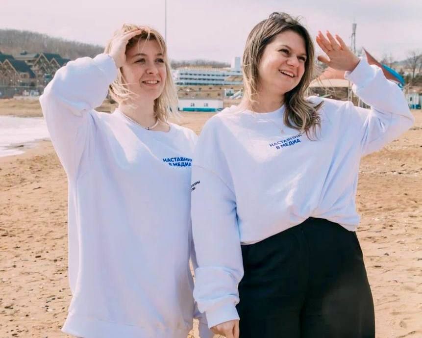 Море идей и инициатив. В ВДЦ «Океан» прошла Всероссийская смена «МедиаЛаб»! В течение трёх недель более 200 школьников изучали секреты создания и продвижения контента, общались с известными журналистами, блогерами и учились... Море идей и инициатив. В ВДЦ «Океан» прошла Всероссийская смена «МедиаЛаб»! В течение трёх недель более 200 школьников изучали секреты создания и продвижения контента, общались с известными журналистами, блогерами и учились...