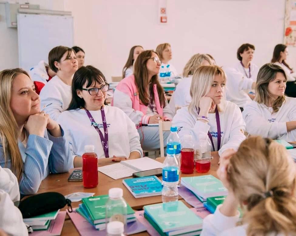 Море идей и инициатив. В ВДЦ «Океан» прошла Всероссийская смена «МедиаЛаб»! В течение трёх недель более 200 школьников изучали секреты создания и продвижения контента, общались с известными журналистами, блогерами и учились... Море идей и инициатив. В ВДЦ «Океан» прошла Всероссийская смена «МедиаЛаб»! В течение трёх недель более 200 школьников изучали секреты создания и продвижения контента, общались с известными журналистами, блогерами и учились...