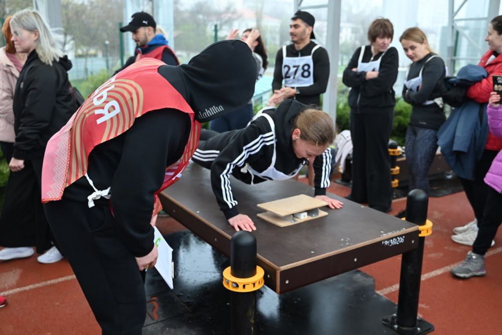 У природы нет плохой погоды, а для спортсменов любая погода - благодать! У природы нет плохой погоды, а для спортсменов любая погода - благодать!