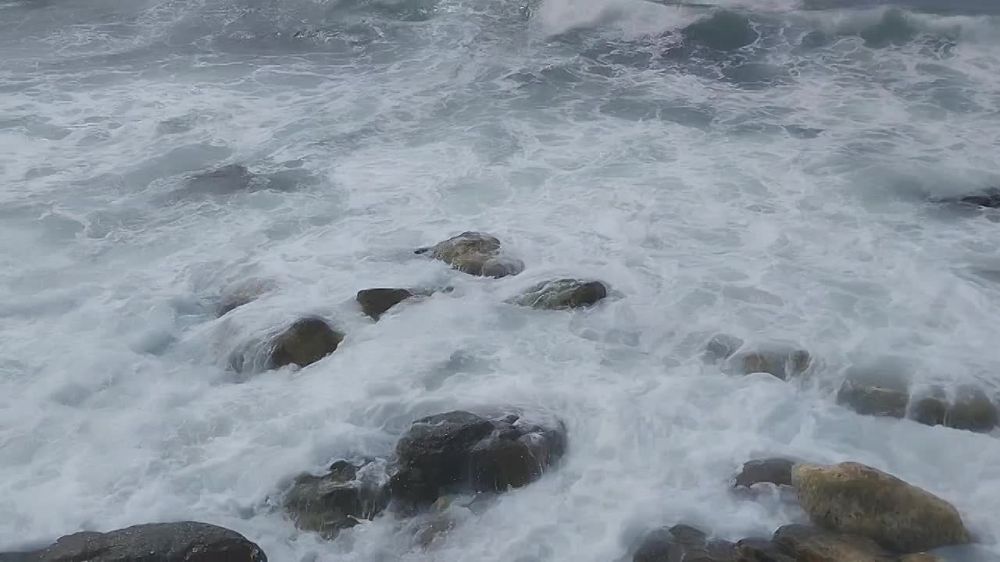 Сильный дождь и мокрый снег идут в Севастополь