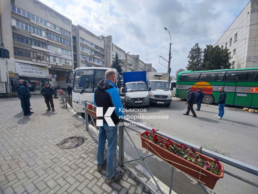 На улице Севастопольской в Симферополе ДТП с участием двух грузовиков и автобуса